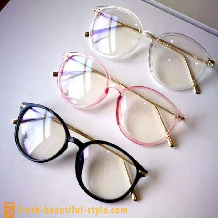 Branding akiniai su skaidraus stiklo: funkcijos, modeliai ir atsiliepimai