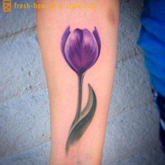 Gėlių tatuiruotė dėl mergaitės riešo. vertė