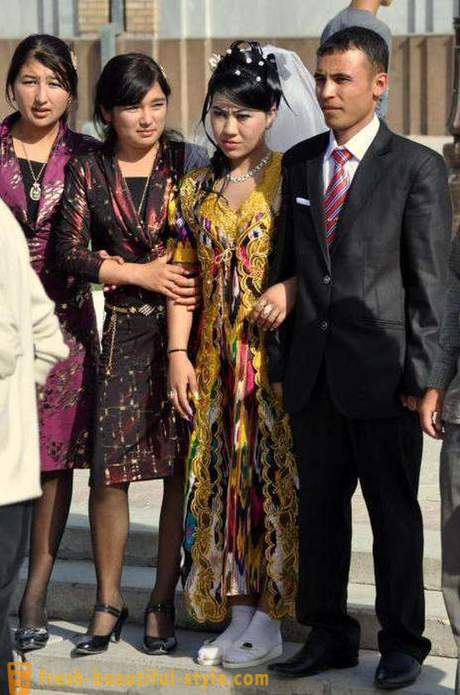Uzbekų suknelės: skiriamieji bruožai