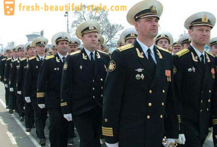 Laisvalaikio ir suknelė uniforma laivyno