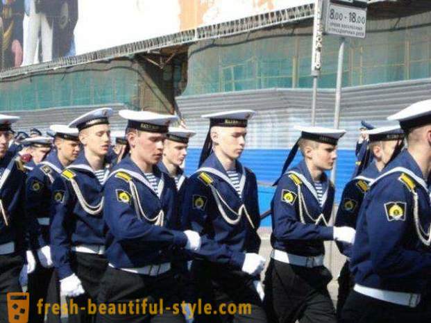 Laisvalaikio ir suknelė uniforma laivyno