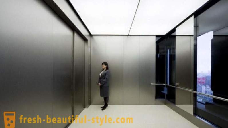 Japonijoje, tai geriau pirmas ne eiti į liftą
