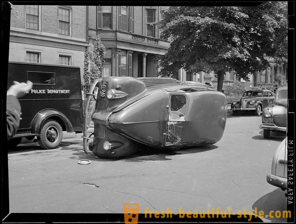 Nuotraukų kolekcija avarijų Amerikos keliais metais 1930-1950
