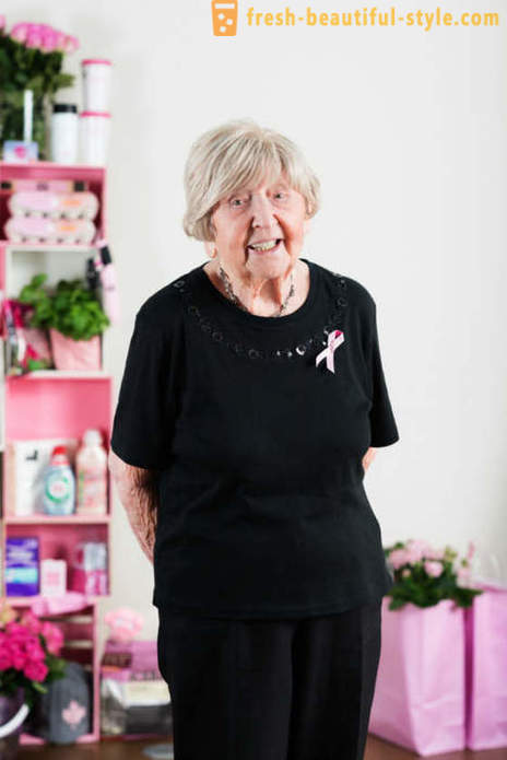 106-metų Dagny Carlsson iš Švedijos - Dėl perteklius Moteris tinklaraštininkas