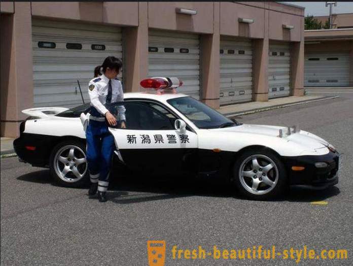 Statūs Japonijos policijos automobiliai