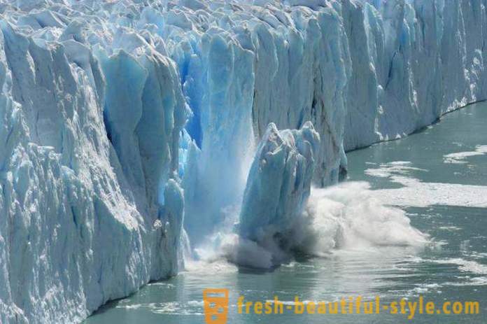 Grenlandija kaimas gresia didžiulis ledkalnis