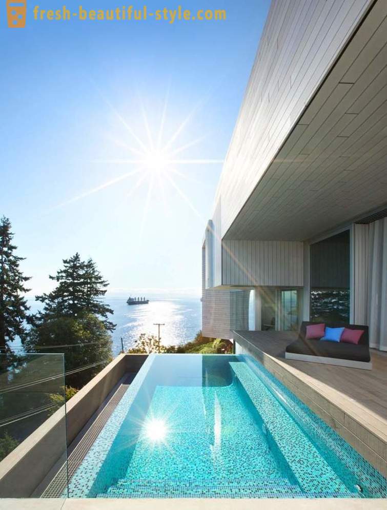 Architektūra ir interjero namo iš Vakarų Vankuveris vandenyną