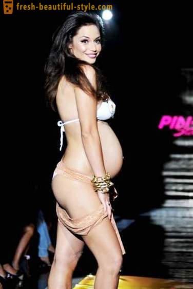 Sutepkite įdomų padėtį: Irina Shayk ir kita nėščia modelį, kuris drąsiai išėjo į podiumą