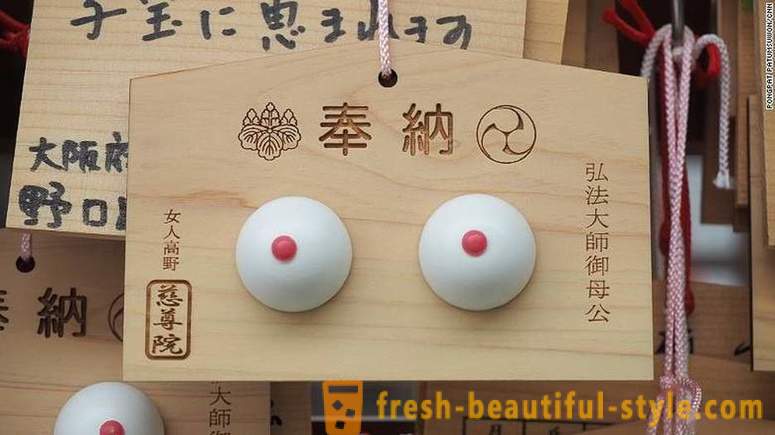 Japonijoje, yra šventykla, skirta moterų krūties ir tai gerai