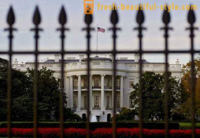 Viduje Baltuosiuose rūmuose - oficiali rezidencija JAV prezidento
