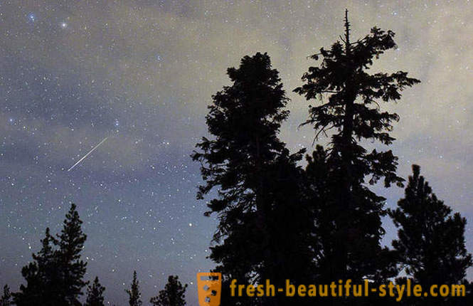 Zvezdopad ar meteoras Perseidai