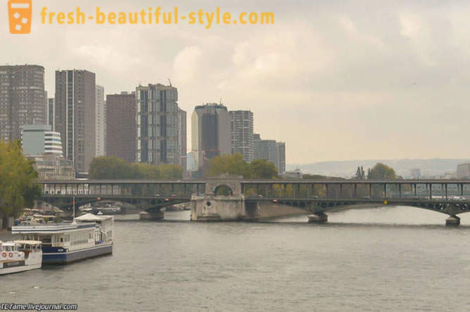 Pasivaikščiojimas virš Paryžiaus tiltus