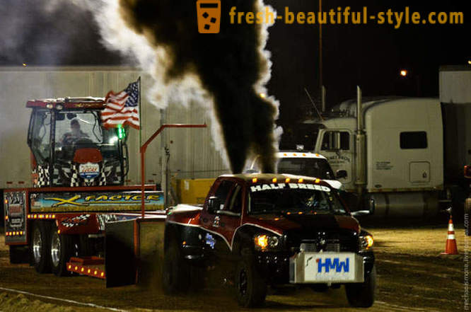 Traktoriai ant steroidų ar lenktynes ​​Teksase