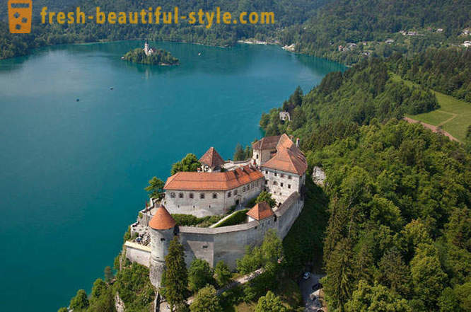 Bledo ežeras, padengtas legendų
