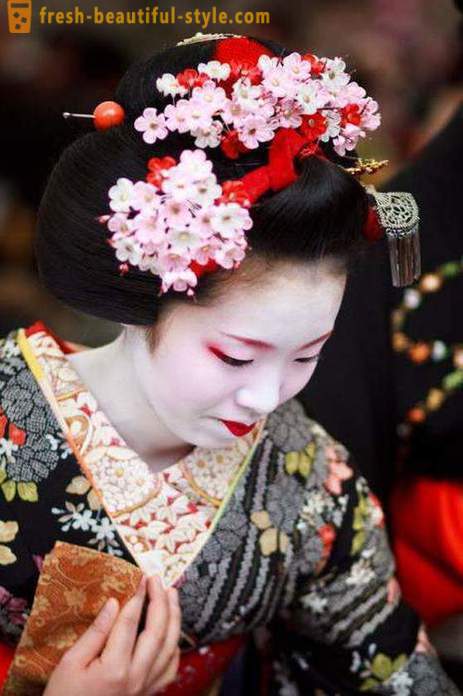 Japonijos šukuosenos mergaitėms. Tradicinė japonų šukuosena