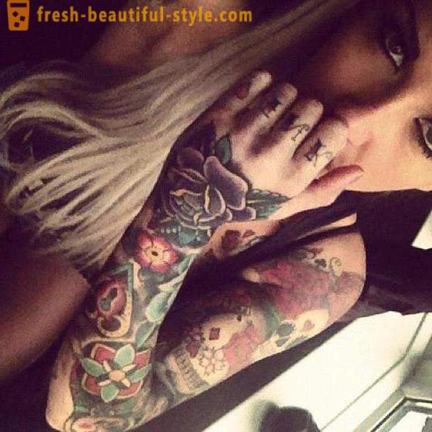 Moterų tatuiruotė ant jo rankos: patraukli išraiška