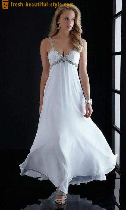 Ilgas baltas suknelė - specialus elementas moterų garderobą