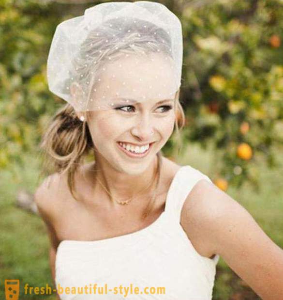 Vestuvių šukuosena vidutinio plaukų su šydu savo rankose (foto)