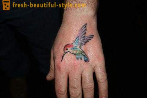 Kolibris tatuiruotė - gyvybingumo ir energijos simbolis