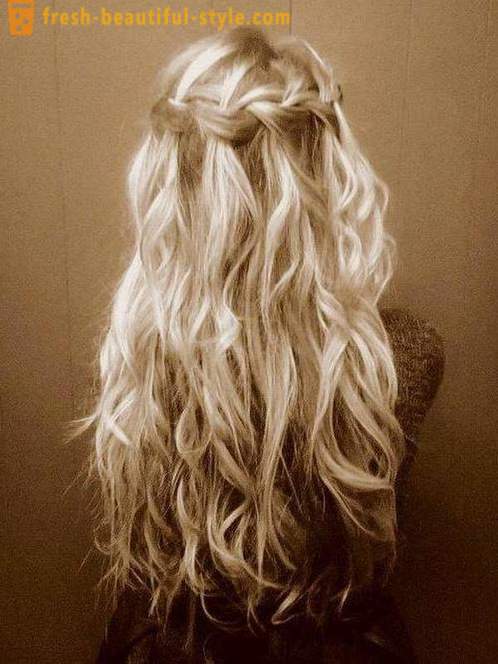 Elegantiškas šukuosena ant ilgais plaukais kiekvieną dieną