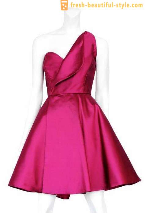 Rožinė suknelė, kaip pagrindinio elemento spinta
